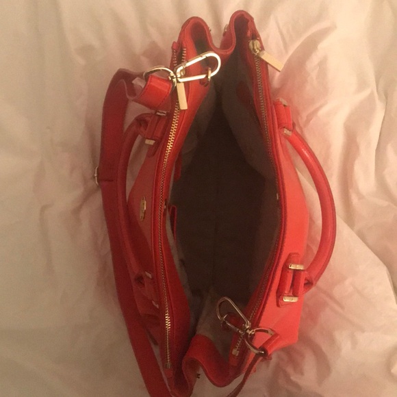 Tory Burch Cross Body Bag - Picture 3 of 8